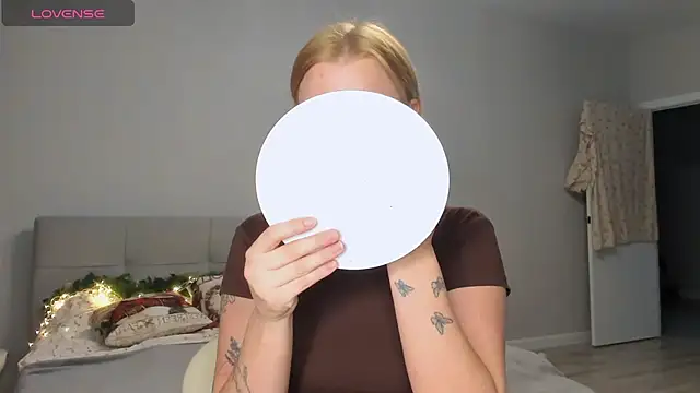 dinky  emily online show from December 14, 2025, 4:56 pm