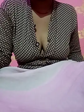 Snapshot of Beautiful_Puja chatting on March 21, 2025, 12:18 am Beautiful Puja online show from March 21, 2025, 12:18 am