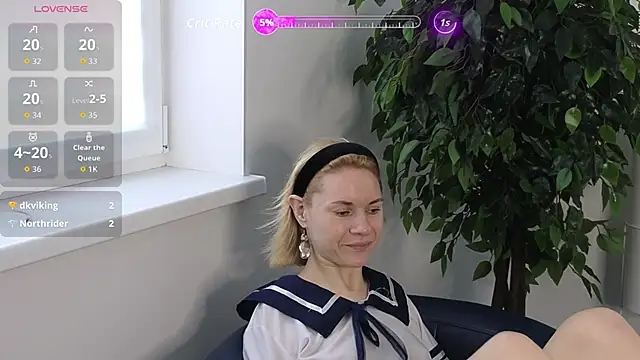 Snapshot of EmmaGallen chatting on October 10, 2025, 8:35 am EmmaGallen online show from October 10, 2025, 8:35 am