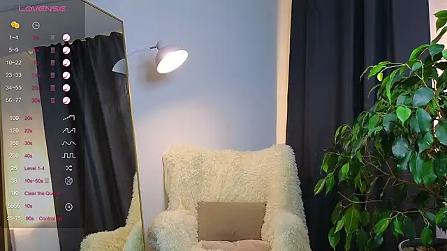 Snapshot of christie_luv chatting on March 13, 2025, 10:32 pm christie luv online show from March 13, 2025, 10:32 pm