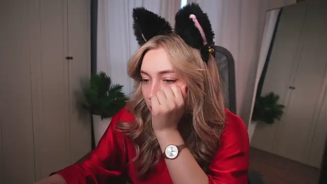 Snapshot of christie_luv chatting on November 4, 2025, 1:32 pm christie luv online show from November 4, 2025, 1:32 pm