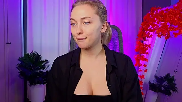 Snapshot of christie_luv chatting on November 8, 2025, 1:11 pm christie luv online show from November 8, 2025, 1:11 pm