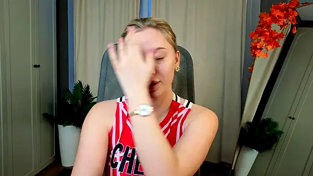 Snapshot of christie_luv chatting on November 22, 2025, 1:43 pm christie luv online show from November 22, 2025, 1:43 pm