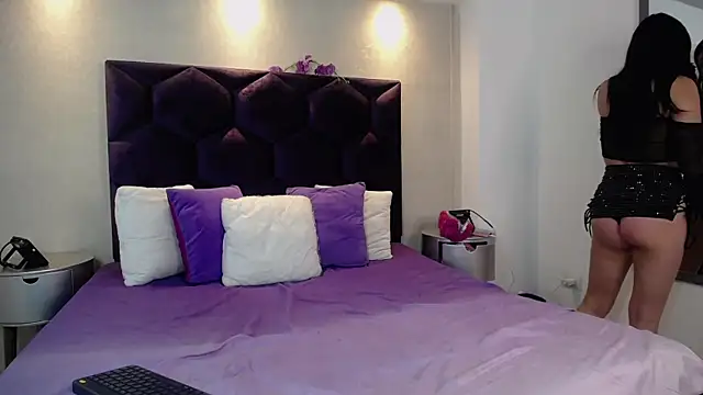 Snapshot of MiiaSuki chatting on December 14, 2025, 5:35 am MiiaSuki online show from December 14, 2025, 5:35 am