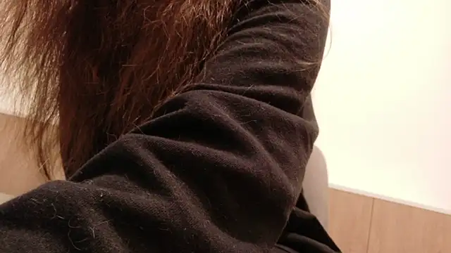 Snapshot of BeeBlossom chatting on November 29, 2025, 3:48 pm BeeBlossom online show from November 29, 2025, 3:48 pm