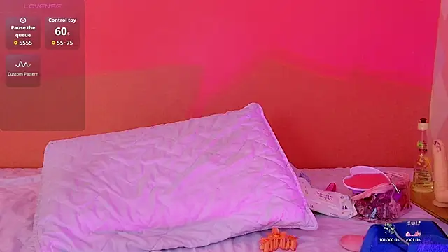 playfulcurvy online show from October 1, 2025, 9:32 pm