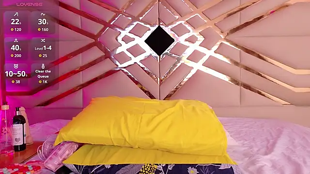 playfulcurvy online show from November 13, 2025, 7:46 pm