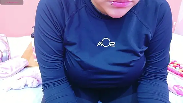 playfulcurvy online show from December 5, 2025, 7:54 pm