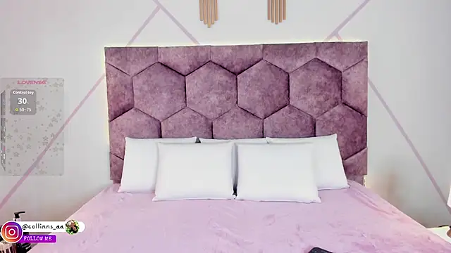 aurora collinss  online show from October 9, 2025, 12:36 pm