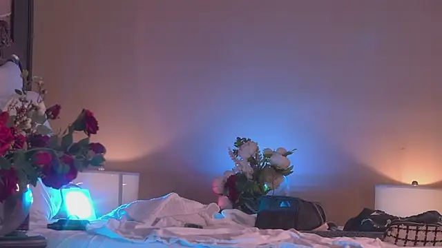 Amanda River online show from October 31, 2025, 6:42 pm