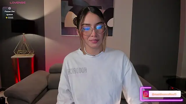 Snapshot of MaddisonCollins chatting on December 14, 2025, 11:15 am MaddisonCollins online show from December 14, 2025, 11:15 am