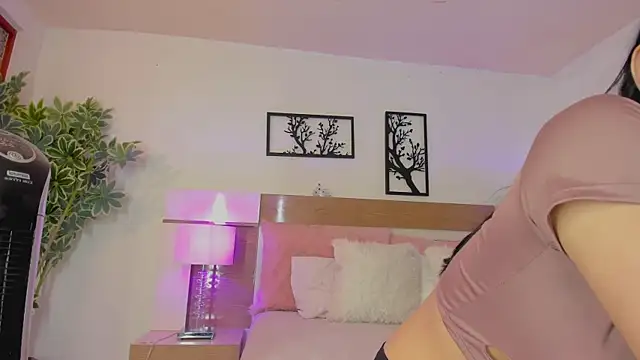 Snapshot of Olivia_pretty_ chatting on March 3, 2025, 1:31 pm Olivia pretty online show from March 3, 2025, 1:31 pm