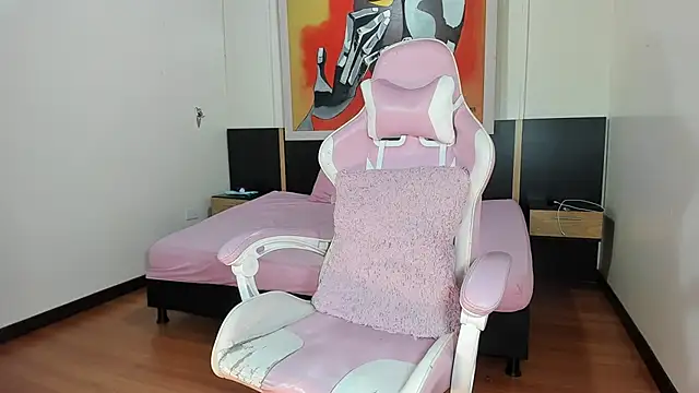 i am karoll online show from November 18, 2025, 7:07 pm