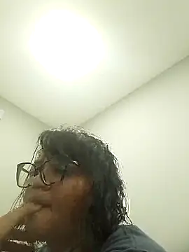 Snapshot of viviksmel chatting on October 10, 2025, 1:54 pm viviksmel online show from October 10, 2025, 1:54 pm