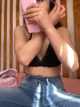 Snapshot of floooohv chatting on October 7, 2025, 6:27 pm floooohv online show from October 7, 2025, 6:27 pm