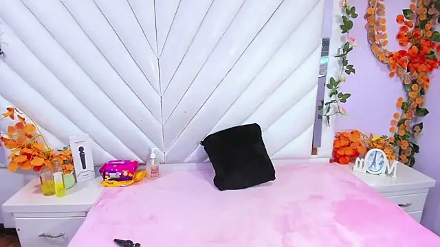  Violeta 18 online show from December 14, 2025, 3:23 am