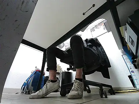 Snapshot of GM51-1988 chatting on October 28, 2025, 5:59 pm GM51-1988 online show from October 28, 2025, 5:59 pm