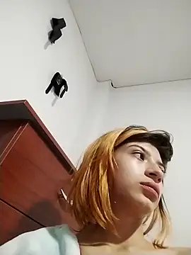 KratosAfroditacs online show from September 12, 2025, 12:38 pm