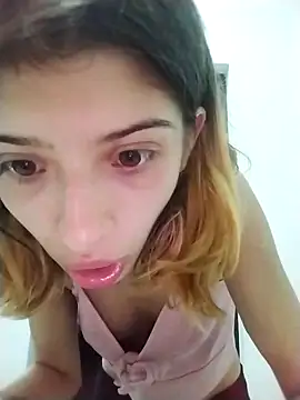 KratosAfroditacs online show from November 4, 2025, 9:19 am