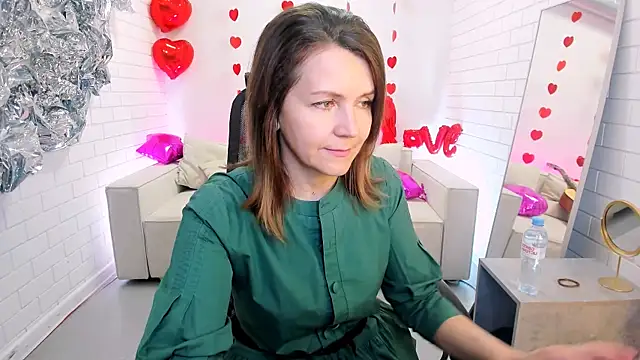 Snapshot of NicoleHitman chatting on March 10, 2025, 9:32 am NicoleHitman online show from March 10, 2025, 9:32 am