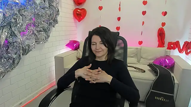 Snapshot of NicoleHitman chatting on March 13, 2025, 8:37 am NicoleHitman online show from March 13, 2025, 8:37 am