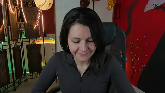 Snapshot of NicoleHitman chatting on March 17, 2025, 8:18 am NicoleHitman online show from March 17, 2025, 8:18 am