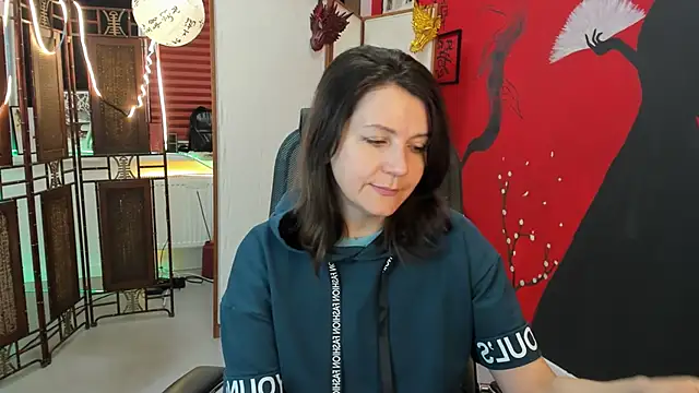 Snapshot of NicoleHitman chatting on March 19, 2025, 5:19 am NicoleHitman online show from March 19, 2025, 5:19 am