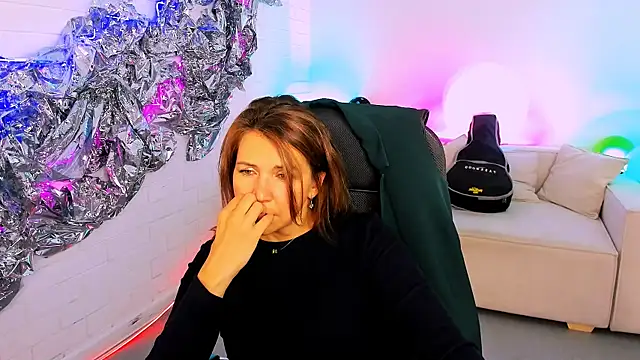 Snapshot of NicoleHitman chatting on September 9, 2025, 5:29 am NicoleHitman online show from September 9, 2025, 5:29 am