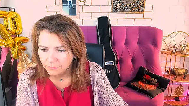 Snapshot of NicoleHitman chatting on September 16, 2025, 5:19 am NicoleHitman online show from September 16, 2025, 5:19 am