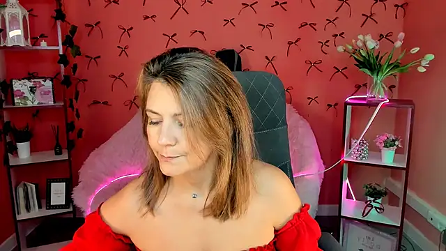 Snapshot of NicoleHitman chatting on September 18, 2025, 5:20 am NicoleHitman online show from September 18, 2025, 5:20 am