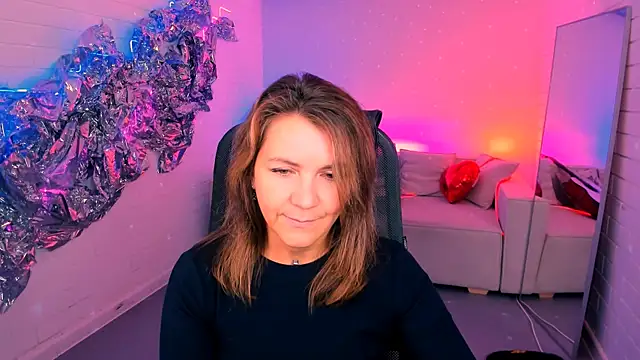 Snapshot of NicoleHitman chatting on October 13, 2025, 9:31 am NicoleHitman online show from October 13, 2025, 9:31 am