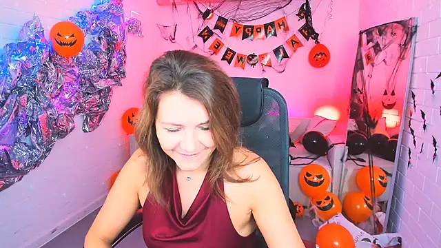 Snapshot of NicoleHitman chatting on October 24, 2025, 5:26 am NicoleHitman online show from October 24, 2025, 5:26 am