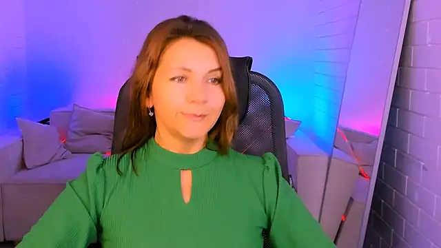 Snapshot of NicoleHitman chatting on November 6, 2025, 5:19 am NicoleHitman online show from November 6, 2025, 5:19 am