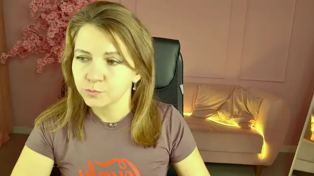 Snapshot of NicoleHitman chatting on November 7, 2025, 5:18 am NicoleHitman online show from November 7, 2025, 5:18 am