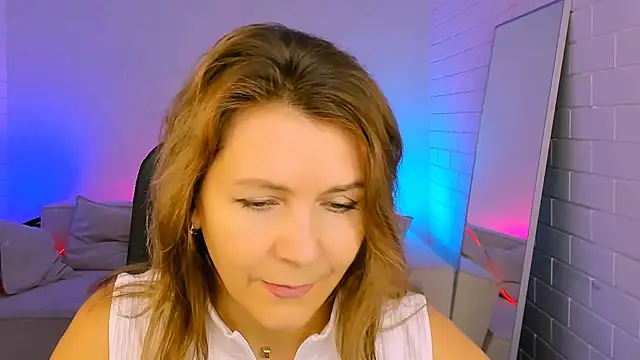 Snapshot of NicoleHitman chatting on November 12, 2025, 9:21 am NicoleHitman online show from November 12, 2025, 9:21 am