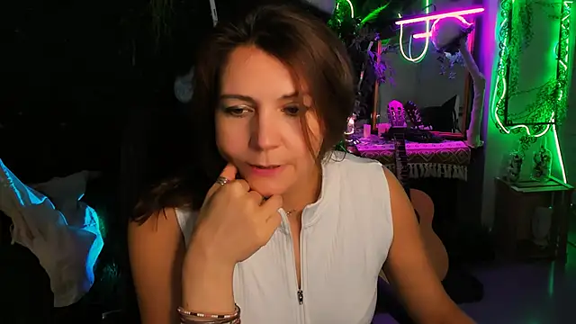 Snapshot of NicoleHitman chatting on November 26, 2025, 9:32 am NicoleHitman online show from November 26, 2025, 9:32 am