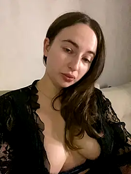 AlisaQSky online show from November 11, 2025, 5:35 pm