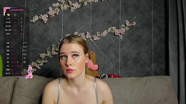 Snapshot of EvaTheHeart chatting on November 12, 2025, 2:12 am EvaTheHeart online show from November 12, 2025, 2:12 am