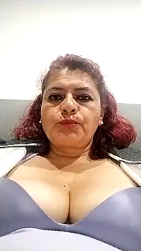 Snapshot of BiancaSteel chatting on November 5, 2025, 12:27 pm BiancaSteel online show from November 5, 2025, 12:27 pm