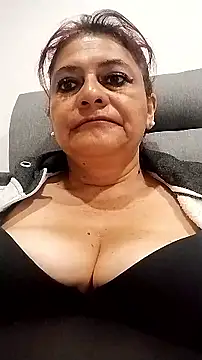 Snapshot of BiancaSteel chatting on November 6, 2025, 12:39 pm BiancaSteel online show from November 6, 2025, 12:39 pm