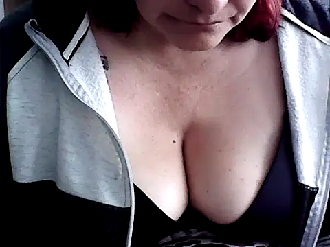 Snapshot of BiancaSteel chatting on November 13, 2025, 1:10 pm BiancaSteel online show from November 13, 2025, 1:10 pm