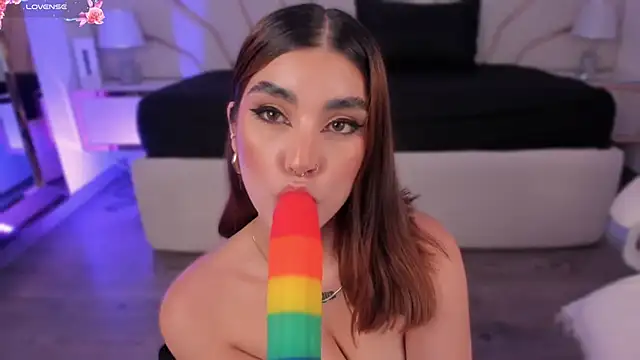 Snapshot of Violeta-Marquez chatting on March 13, 2025, 3:06 pm Violeta-Marquez online show from March 13, 2025, 3:06 pm