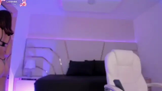 Snapshot of Violeta-Marquez chatting on March 14, 2025, 2:52 pm Violeta-Marquez online show from March 14, 2025, 2:52 pm