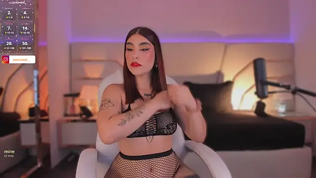 Snapshot of Violeta-Marquez chatting on October 7, 2025, 11:40 am Violeta-Marquez online show from October 7, 2025, 11:40 am