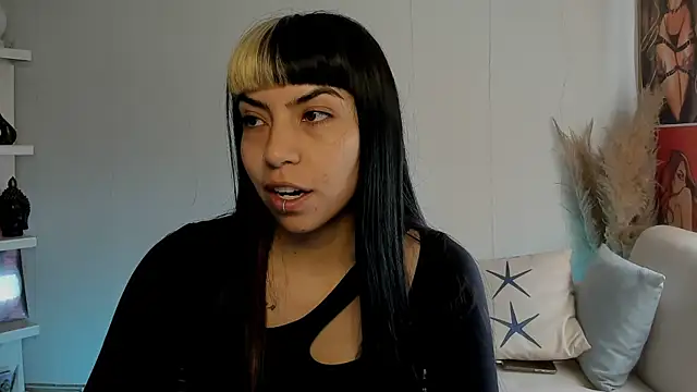 Snapshot of Saraa_Desiree chatting on September 10, 2025, 12:49 pm Saraa Desiree online show from September 10, 2025, 12:49 pm