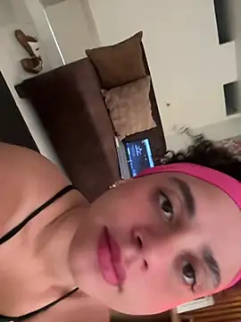 Snapshot of KittyTwerk_2 chatting on March 5, 2025, 2:01 pm KittyTwerk 2 online show from March 5, 2025, 2:01 pm