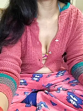 Cute-Zarina online show from December 14, 2025, 6:45 pm