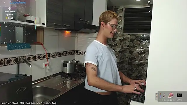 Snapshot of juanes_puthee chatting on October 7, 2025, 12:19 am juanes puthee online show from October 7, 2025, 12:19 am