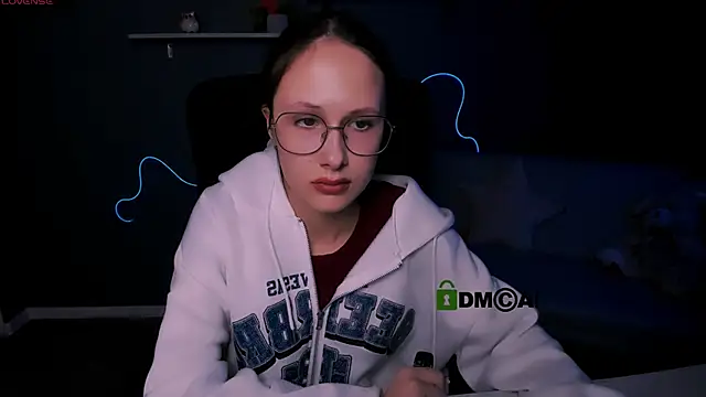 mona cloud online show from March 7, 2025, 3:39 pm