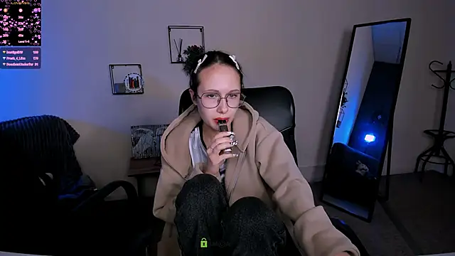 mona cloud online show from September 14, 2025, 10:42 pm